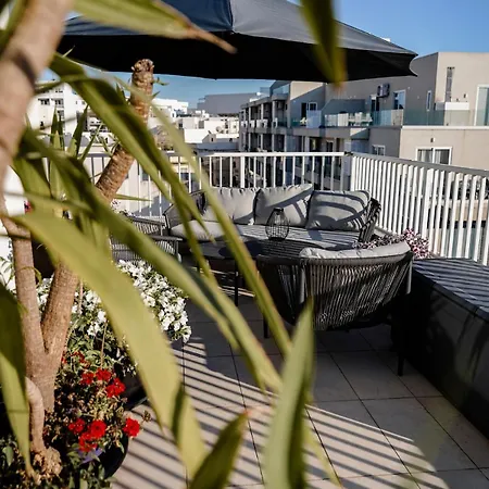 Penthouse With Massive Terrace Lägenhet San Ġwann