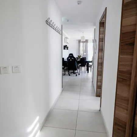 Lägenhet Penthouse With Massive Terrace San Ġwann
