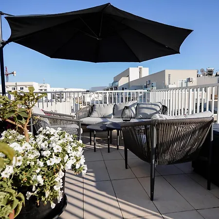 Penthouse With Massive Terrace Lägenhet San Ġwann
